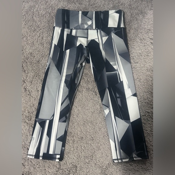 Alo Yoga Cropped Leggings XS - Picture 3 of 7